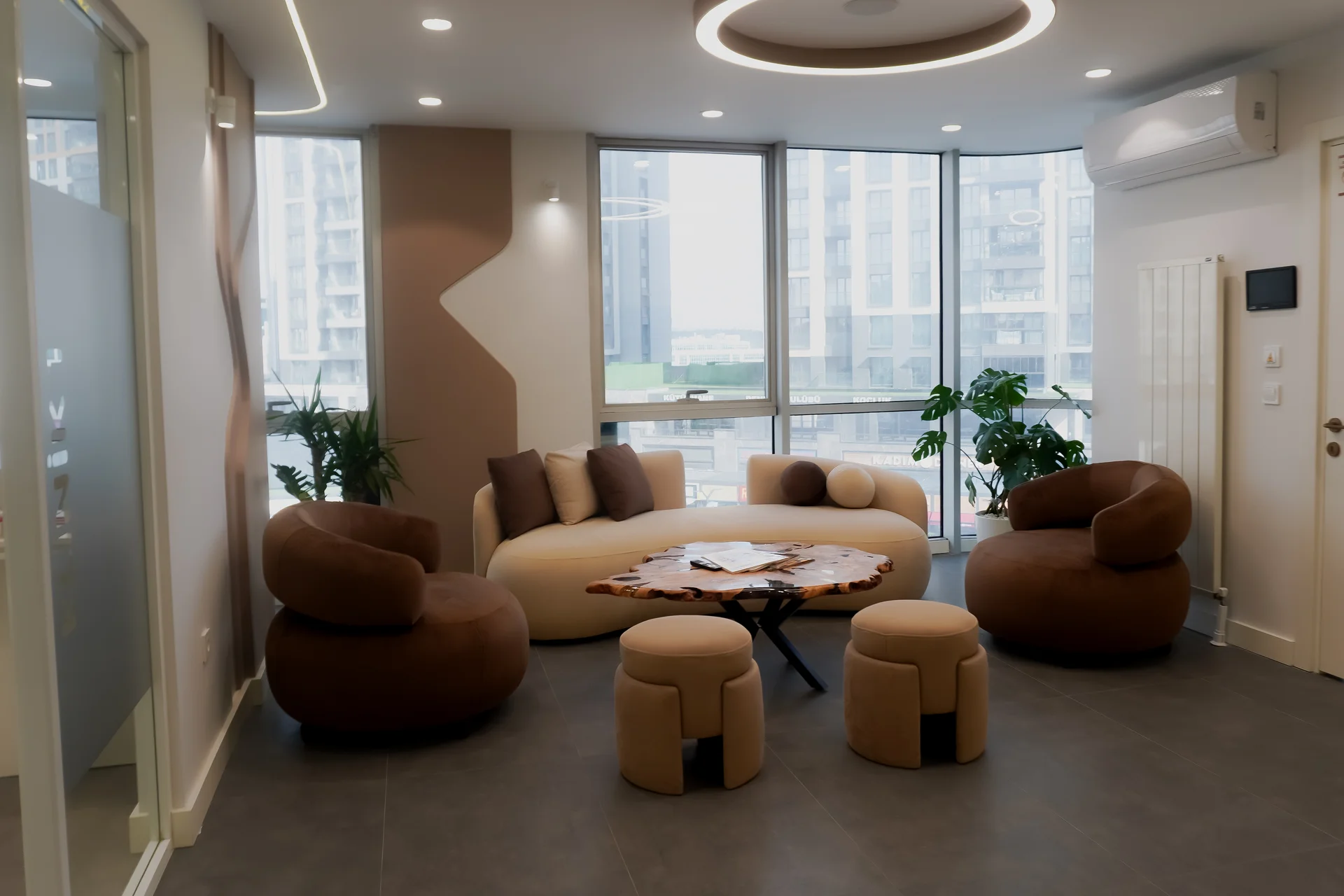 Konforlu bekleme alanı - modern ve ferah tasarım